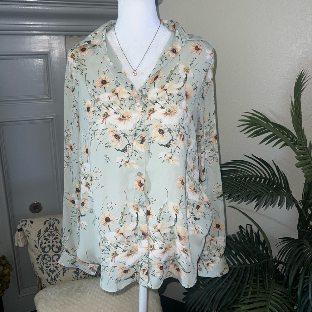 NWOT Beautiful H&M Floral Long Sleeve Lightweight Blouse Size 4